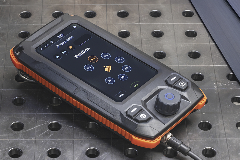 Control Pad FastBeam 3 Weld Assist pomáha zváračovi rýchlo a jednoducho nájsť vhodné parametre laserového zvárania.
